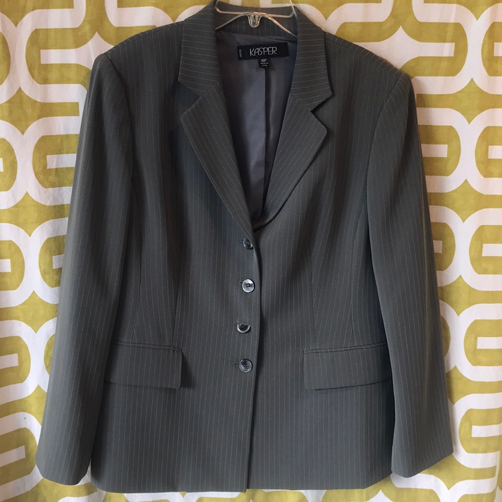 2 pc ladies business or pleasure attire.